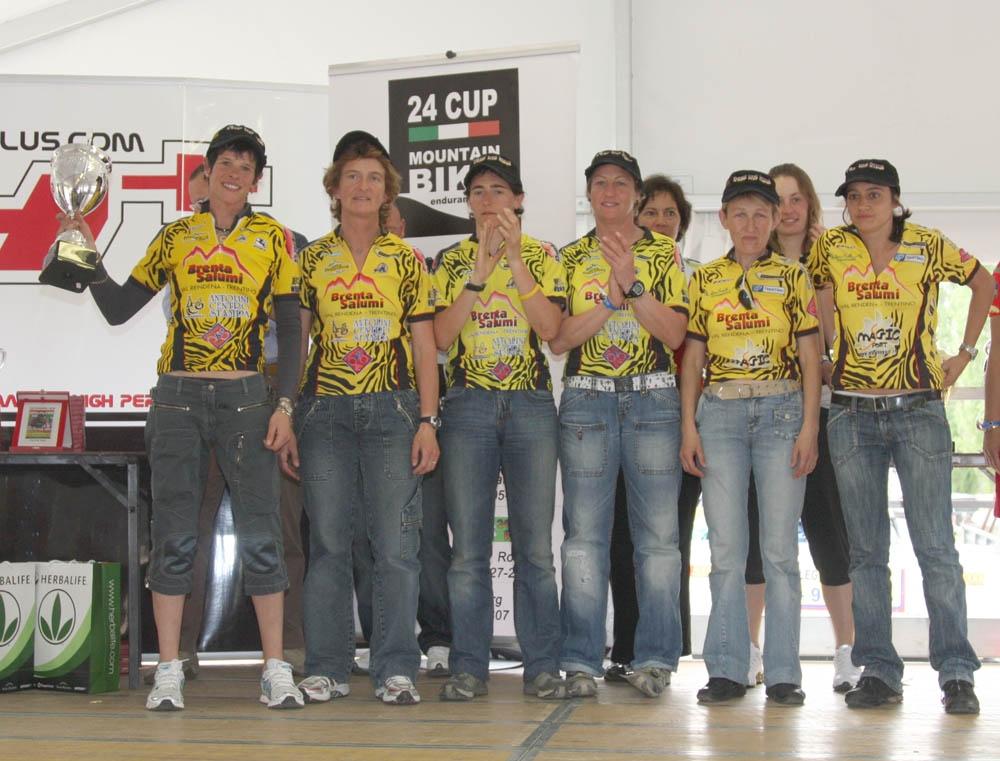 Foto_team_val_rendena_vince_cremona_2008.jpg