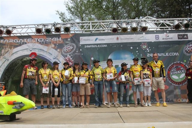 Foto_team_val_rendena_vince_finale_ligure_2008.jpg